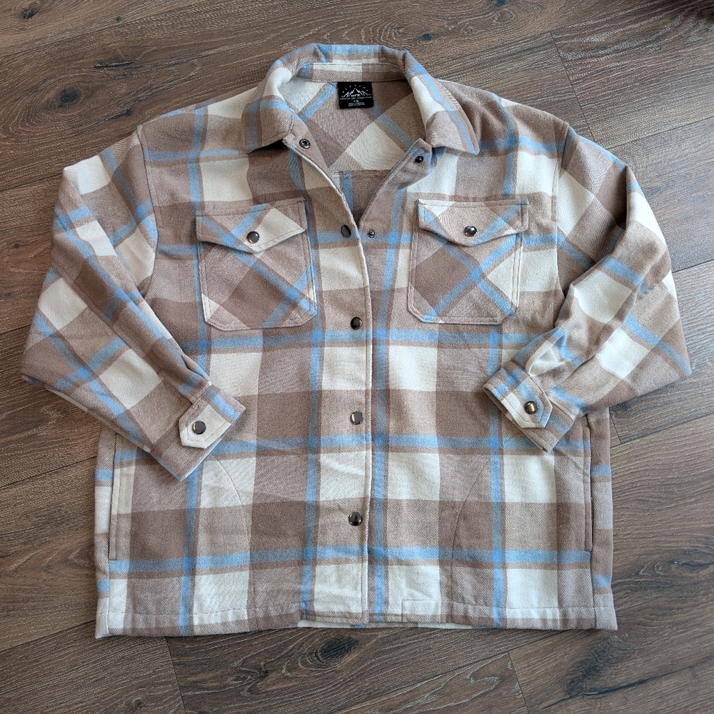 Woman’s Flannel Jacket Relaxed Fit Snap Closure Plaid Size L Chore Coat Style